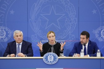 Giorgia Meloni, Matteo Salvini e Antonio Tajani durante la conferenza stampa dopo il consiglio dei ministri foto Ansa