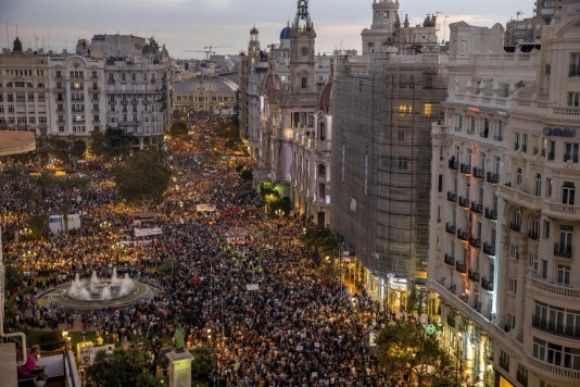 Valencia in piazza: «Mazón dimettiti»