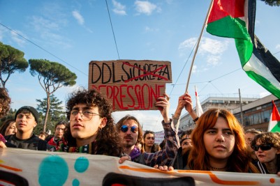 Manifestazione e corteo da Piazzale del Verano a Piazza del Popolo a Roma contro il Ddl Sicurezza foto Valentina Stefanelli/LaPresse