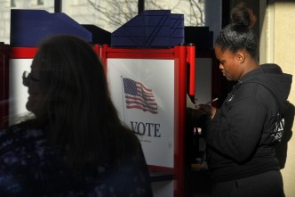 Urne aperte per il voto anticipato in Massachusetts Ap/Steven Senne