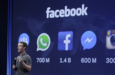 Mark Zuckerberg durante una conferenza per gli sviluppatori di Facebook a San Francisco foto Eric Risberg/Ap